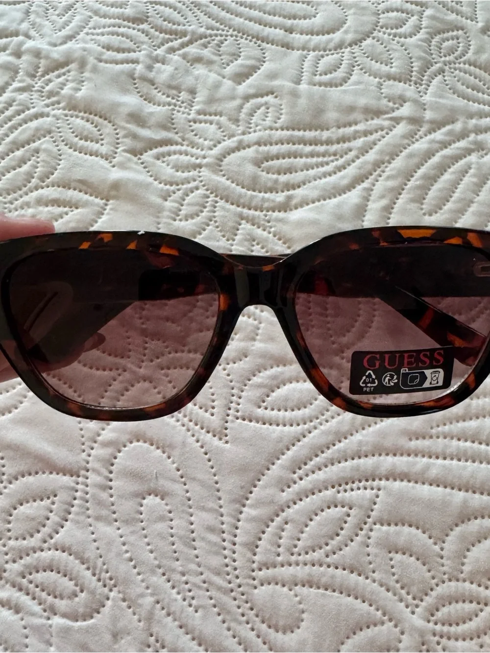 GUESS Women's Tortoiseshell Cat Eye Sunglasses - Brown. New